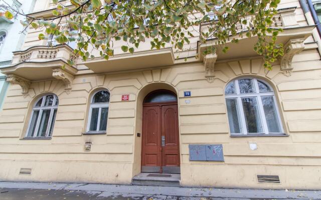 Отель Spacious Duplex by Park&Metro by easyBNB вид на фасад