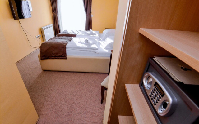 Hotel Majna