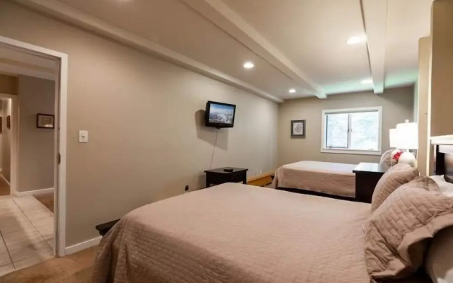 Condo with Outdoor Heated Pool and Free WiFi by RedAwning