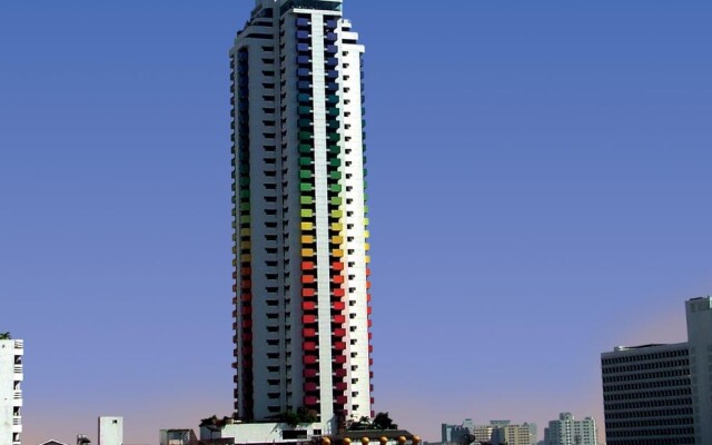 Baiyoke Suite Hotel вид на фасад