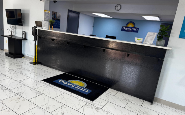 Days Inn by Wyndham Lake City I-10