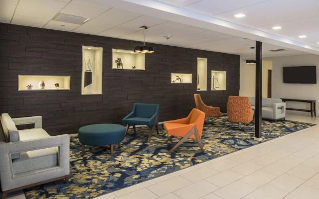 Crowne Plaza Suites Pittsburgh South by IHG