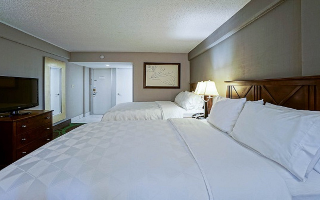 Holiday Inn Manhattan at the Campus by IHG