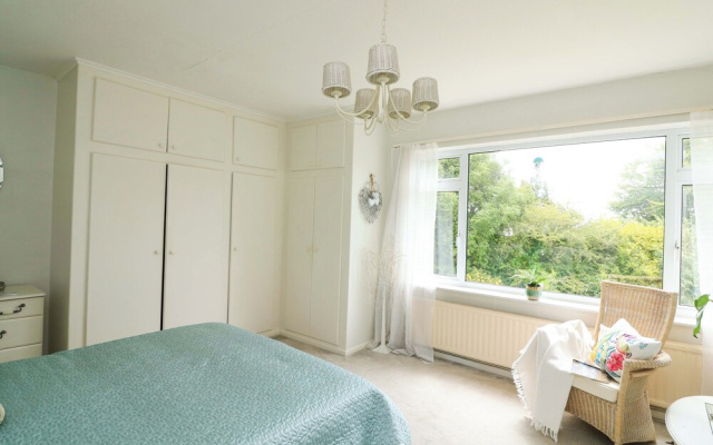 3 Chantry Hill