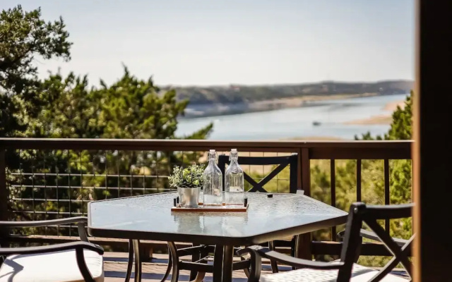 Lake Travis Waterfront Retreat
