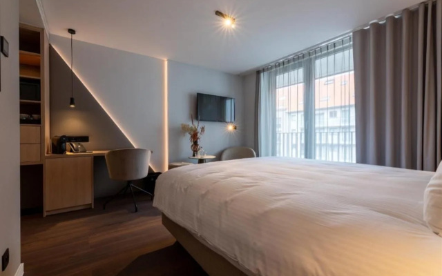 The CORNR Hotel