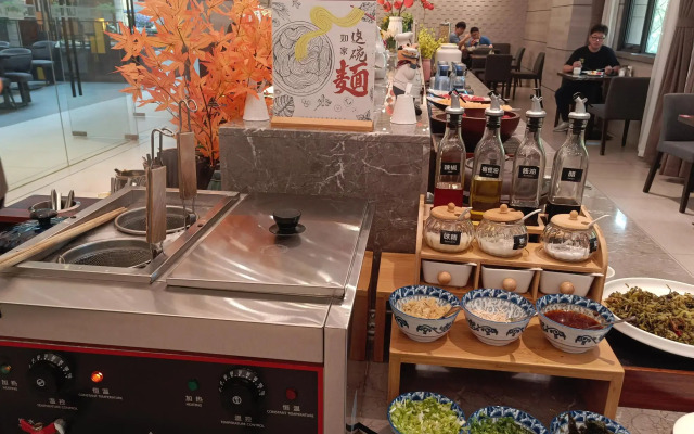 Home Inn Plus Suzhou Wujiang Fenhu Luxin Avenue