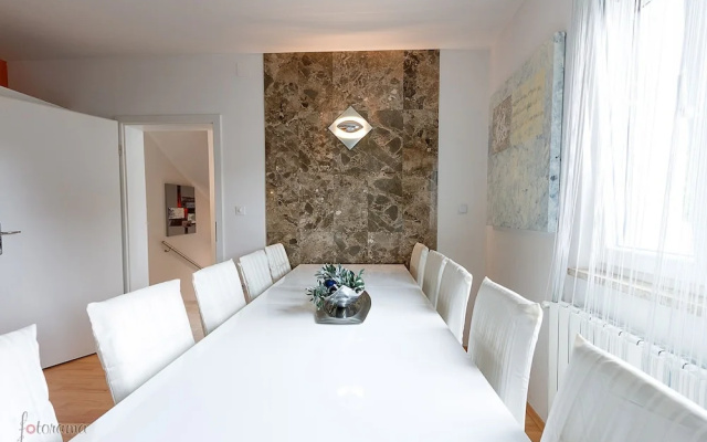 House Moderna