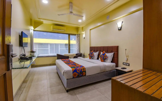 OYO 9721 Hotel SR Rooms