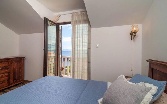Beautiful Home in Postira With 5 Bedrooms and Wifi