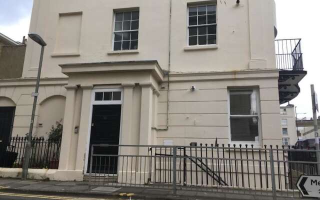 Апартаменты Cannon Spa Brighton Beach Apartments Брайтон вид на фасад