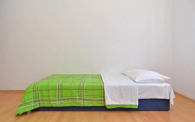House Vlade 1219
