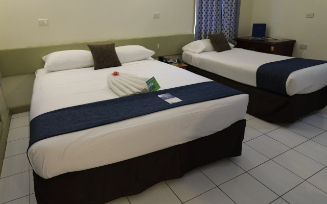 Huon Gulf Hotel & Apartments