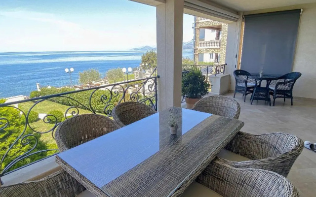 Apartments Piano
