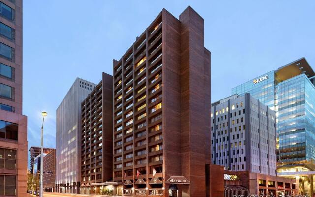 Отель Sheraton Ottawa Hotel Канада, Оттава - отзывы, цены и фото номеров - забронировать отель Sheraton Ottawa Hotel онлайн вид на фасад