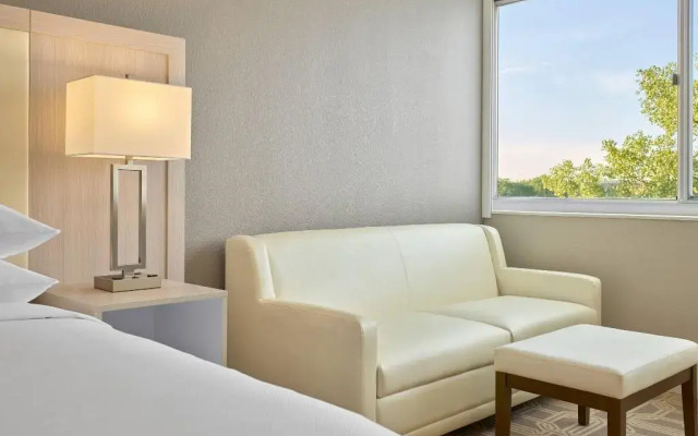 Delta Hotels by Marriott Chicago Willowbrook