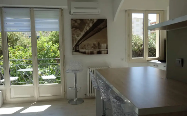 Welcome to Cannes - Latour Maubourg 3