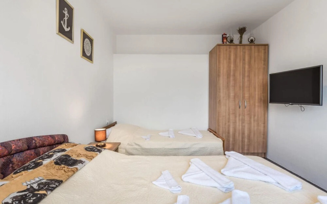 Awesome Home in Stinica With 2 Bedrooms and Wifi