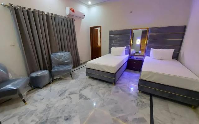 Red Fort Hotel Gulberg