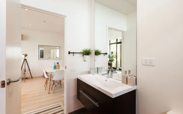 LENA, 2BDR Southbank Apartment