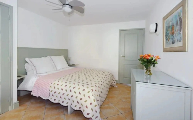Old Town Apartment With Sea Views A C