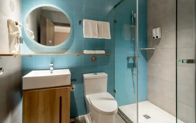 Homeinn · neo (Xiamen Mingfa Commercial Plaza Lianban Subway Station)