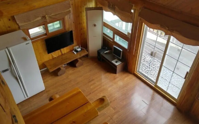 Muju Naos Pension