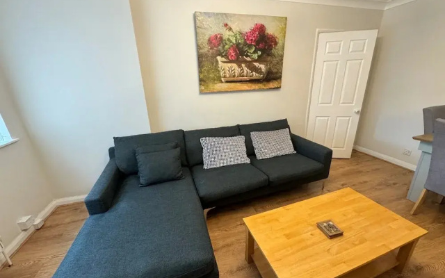 Lovely 2 Bedrooms Flat in South Sutton