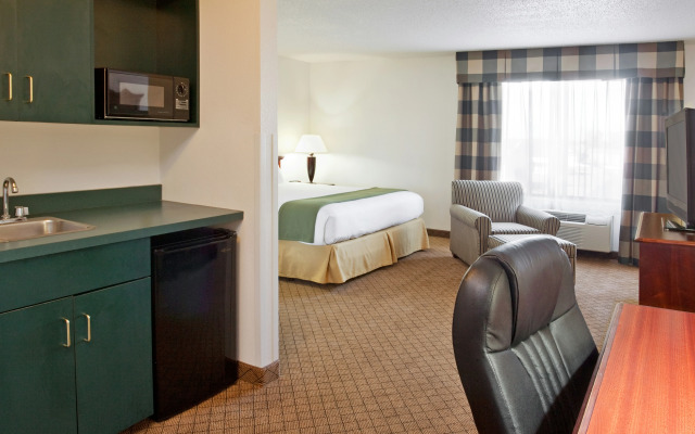 Holiday Inn Express & Suites Alliance by IHG