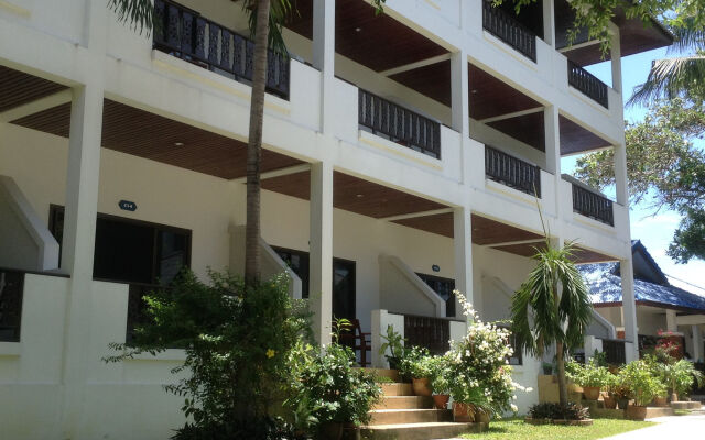 Отель Marina Beach Resort вид на фасад