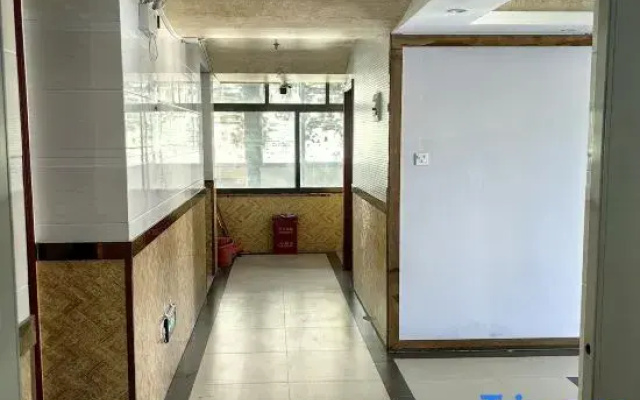 Shenzhen Minglaifa Hotel (Longgang Ailian Subway Station)