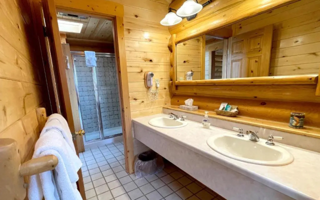 Beartooth Hideaway Inn and Cabins