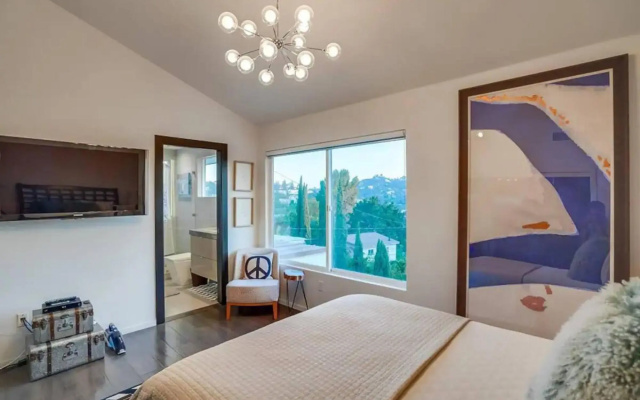 Troy Dr - Sleek & Modern Hollywood Hills Home With Stunning Views