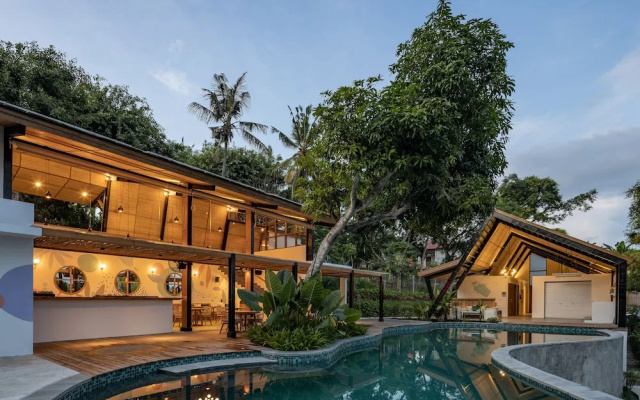 Deep Roots Dive & Yoga Resort