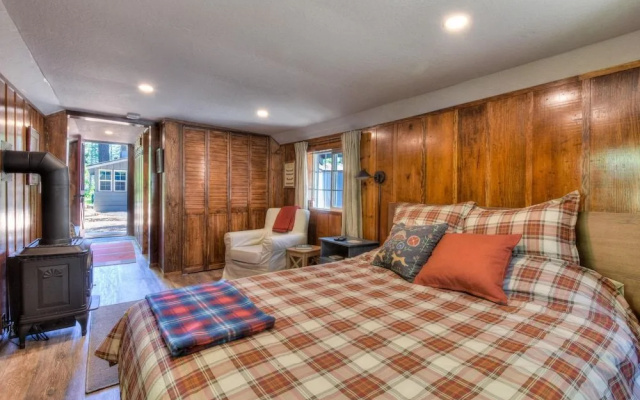 Hole In One 1 Bedroom Cabin by RedAwning