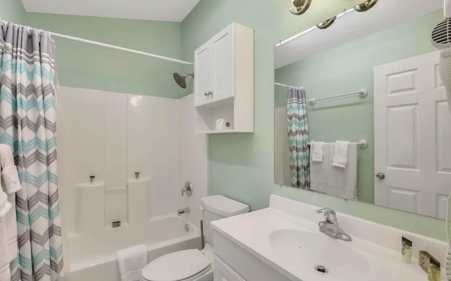 4BR Beach-Central Duplex by RedAwning