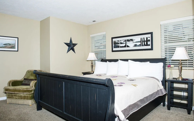Browne's Beach n' Pad 3 Br home by RedAwning