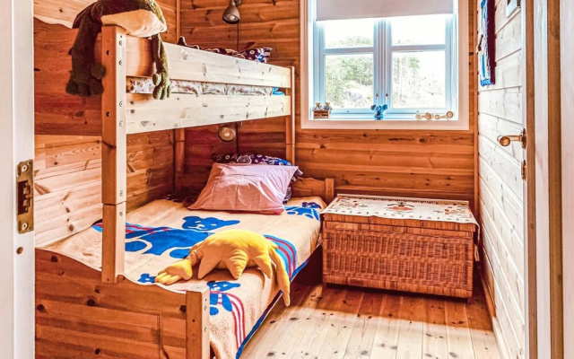 Stunning Home in Bekkjarvik With 3 Bedrooms and Wifi