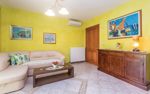 Stunning Home in Cizici With Wifi and 1 Bedrooms