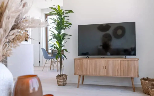 Stylish Apartment With Terrace Near the Beach