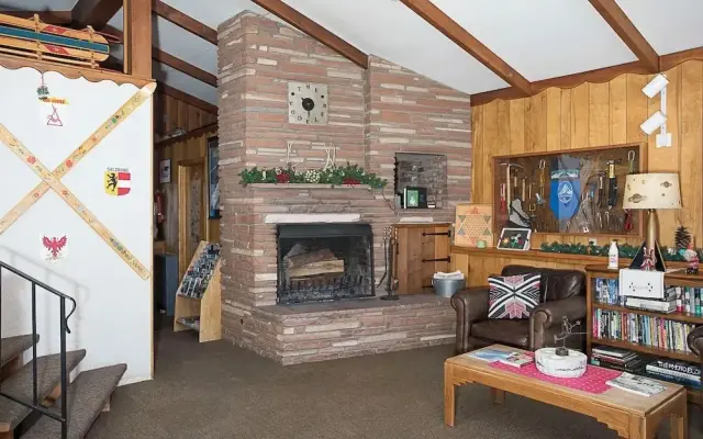 Yodeler Motel