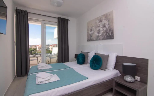 Apartments & Rooms Pool Villas Maris B