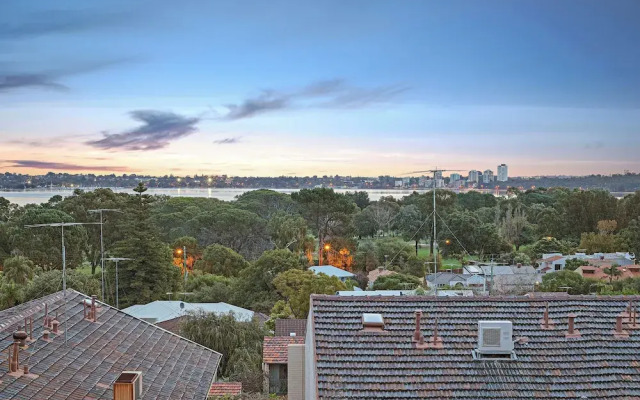 Spectacular Views South Perth1br