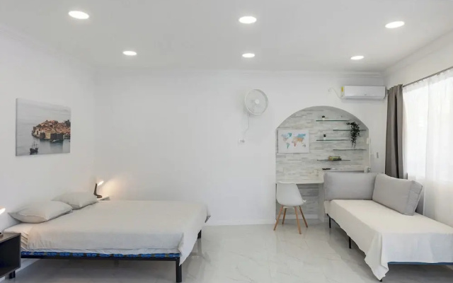 Sunny Palace Studio 3
