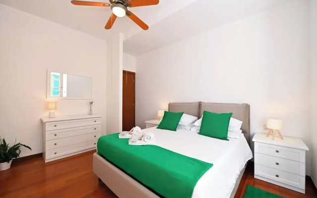 Central Lake View Apartment Crespi in Como