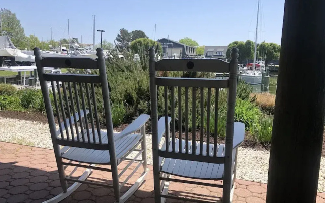 Knapps Narrows Marina & Inn