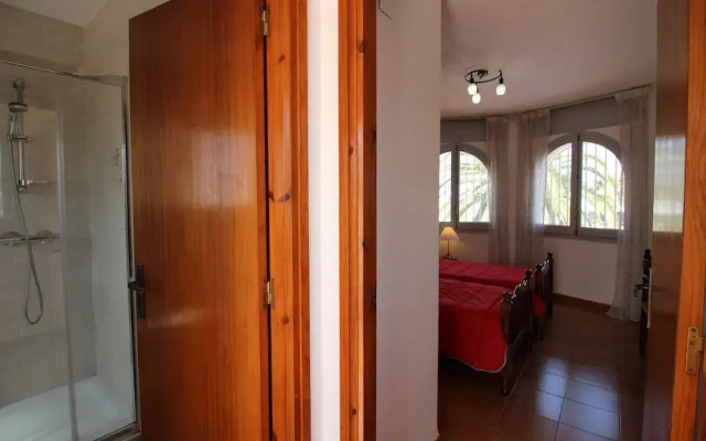 Elegant Family Villa With Pool, Mooring