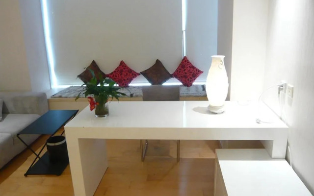 Yijia International Apartment Hotel