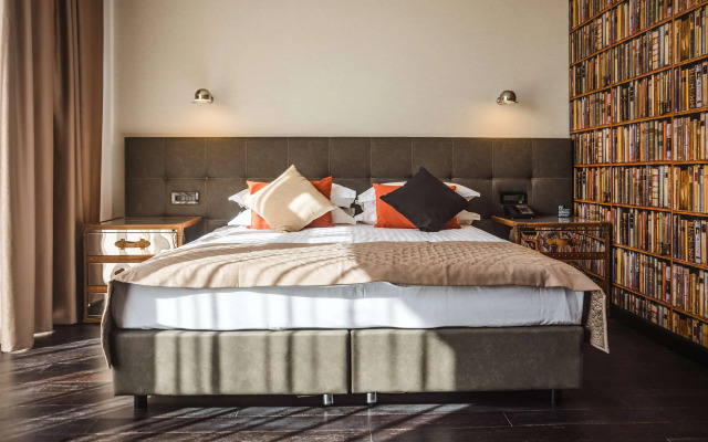 M1 Club Hotel