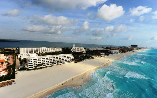Oasis Cancun Lite